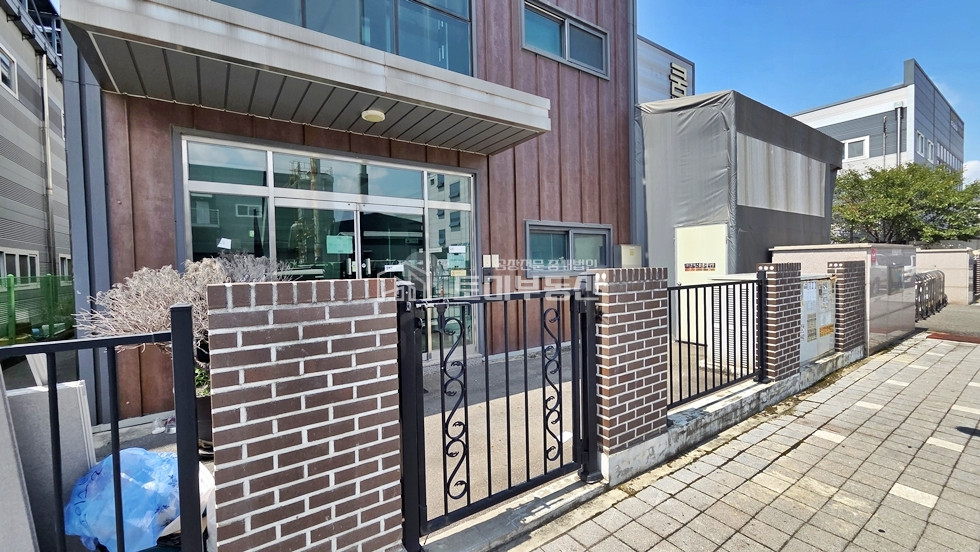 경기 김포시 양촌읍 학운리 학운리 공장임대 250평 l 기둥없는 넓은 작업공간·50KW·대형차량 진입 월세 매물번호 13248 사진 2