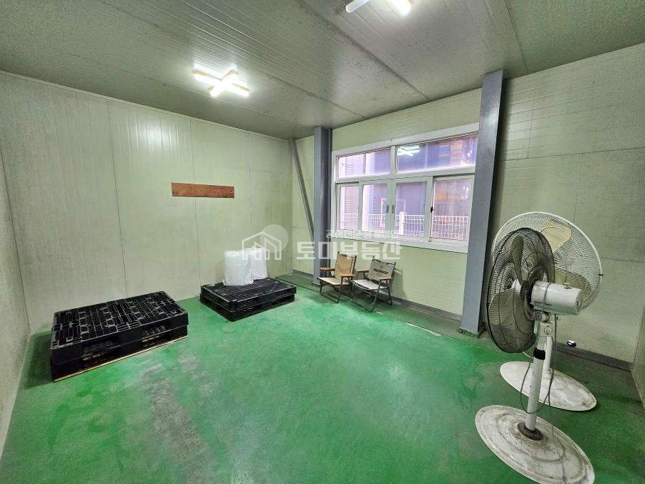 경기 김포시 양촌읍 학운리 산단 바로입주가능 125평 호이스트 동력 준비된 공장 월세 매물번호 10323 사진 4