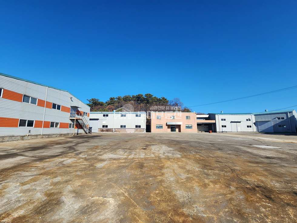 경기 김포시 대곶면 송마리 대지2400평, 건물685평. 동력200kw. 송마리 대형공장. 넓은마당. 츄레라가능 매매 매물번호 10371 사진 1