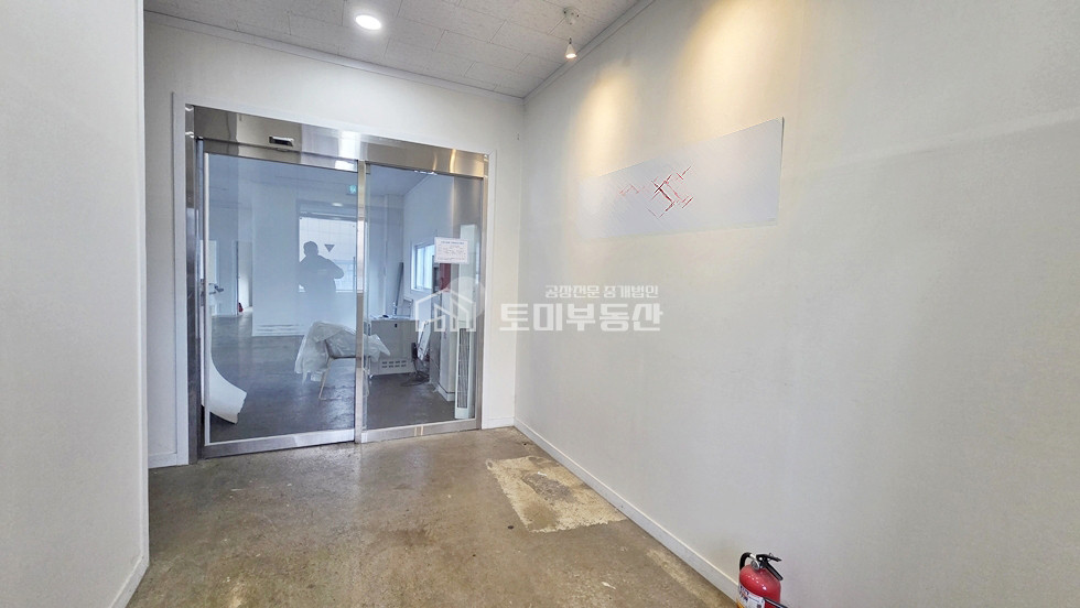 경기 김포시 대곶면 송마리 가,나동 김포 대곶면 송마리 초대형 창고 임대! 40FT 트레일러 접안·3단렉 1,200PLT 무료사용 가능 월세 매물번호 10830 사진 20